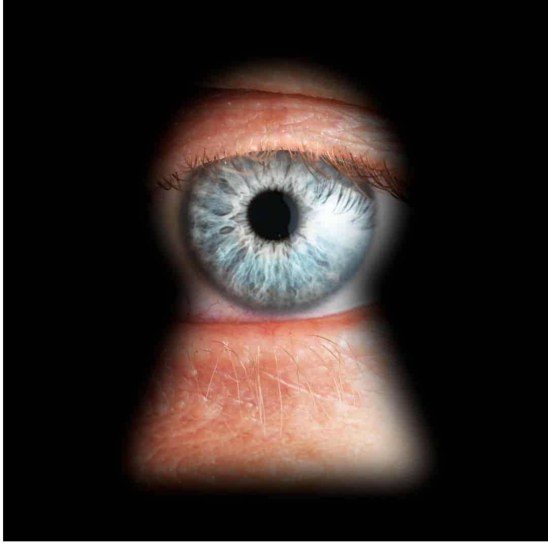 Facebook baut Spionage-Möglichkeiten aus: Smarter Lautsprecher belauscht dich & sammelt Daten